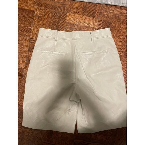 Aritzia Babaton Women Size 6 Cream and Tan vegan leather Stretch Shorts - Picture 7 of 7